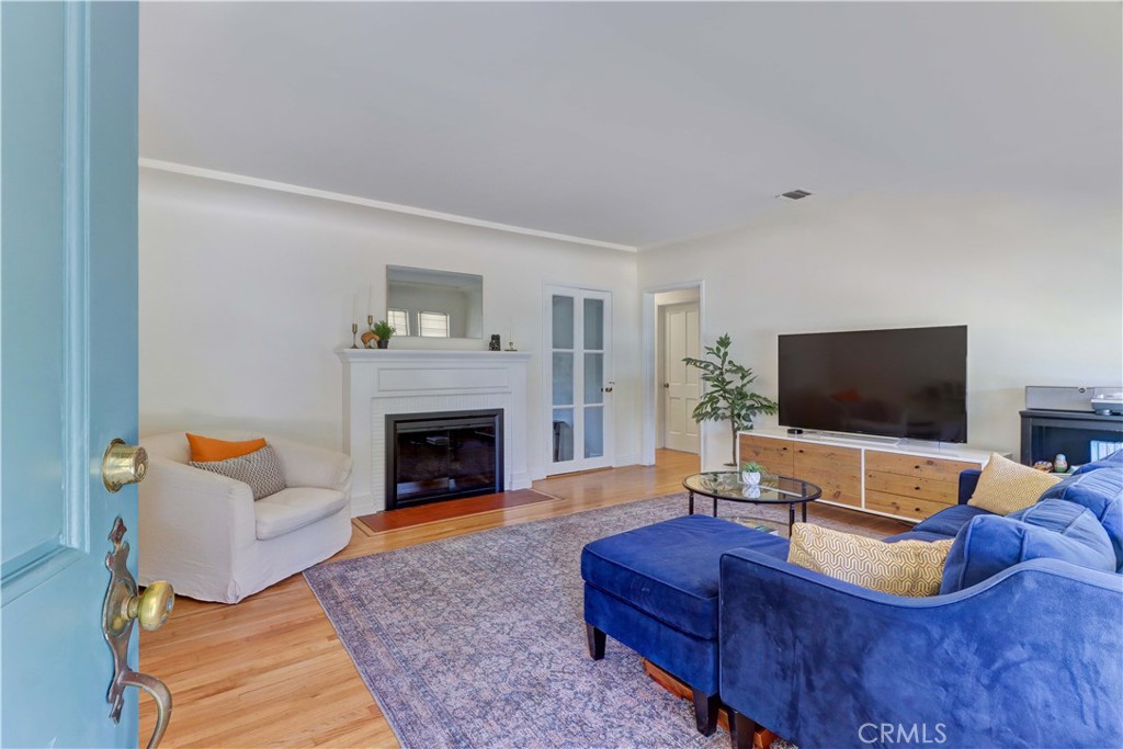 317 N Beachwood Avenue