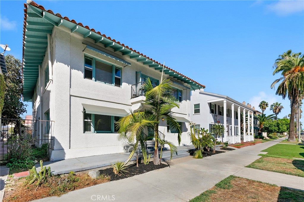 1325 E Ocean
