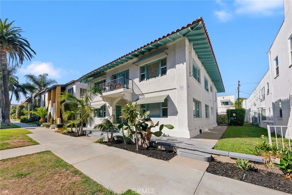 1325 E Ocean