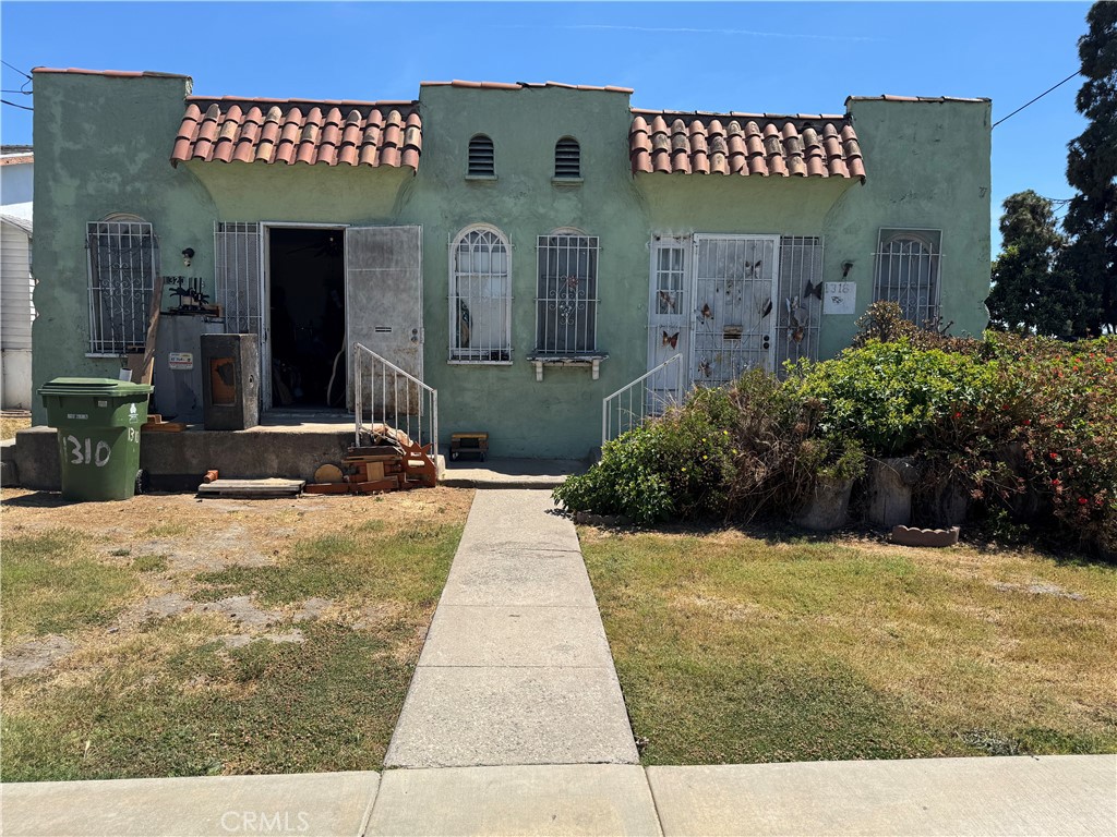 Property is a very large two bedroom one bath each Plex in the center of south Central Los Angeles. Property needs a little TLC tennis will remain in property at the close of escrow.