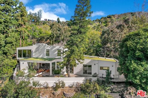 2615 La Cuesta Drive Los Angeles CA 90046