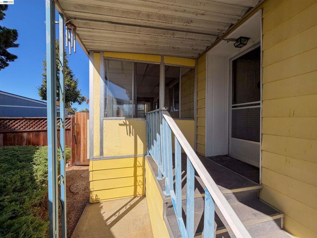 550 Hermitage Ct