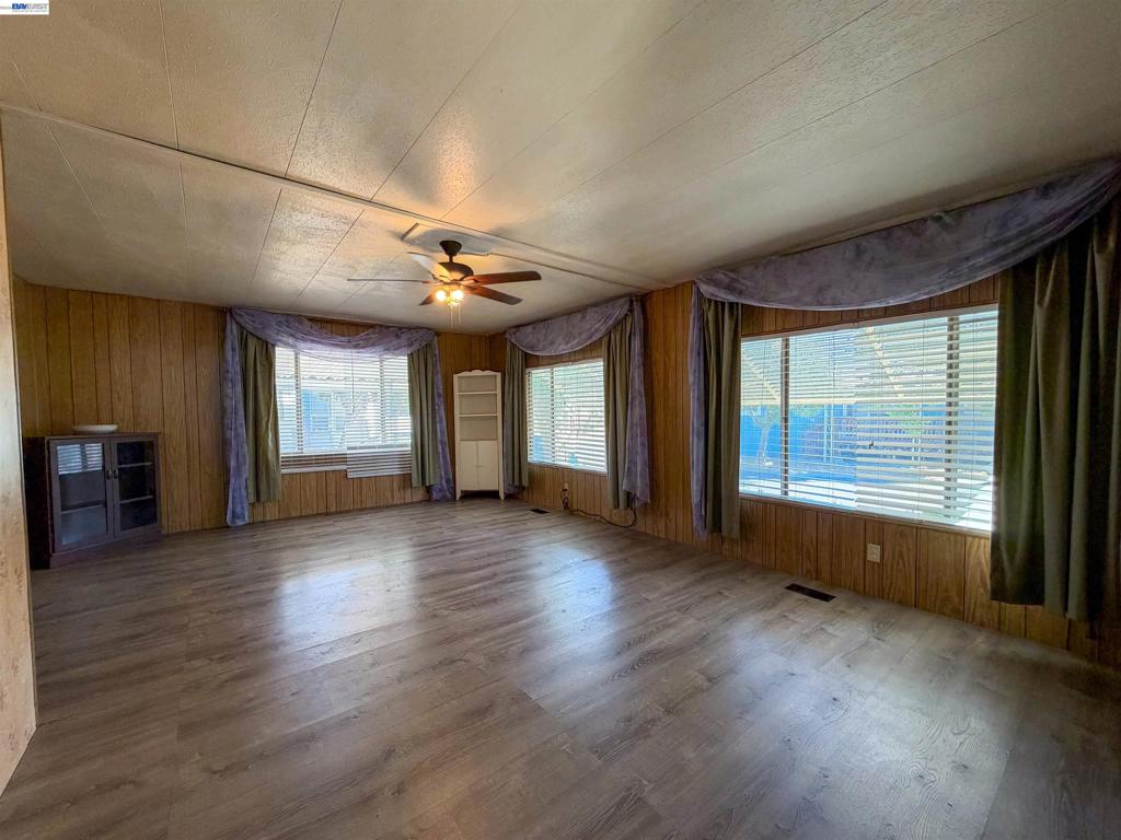 550 Hermitage Ct