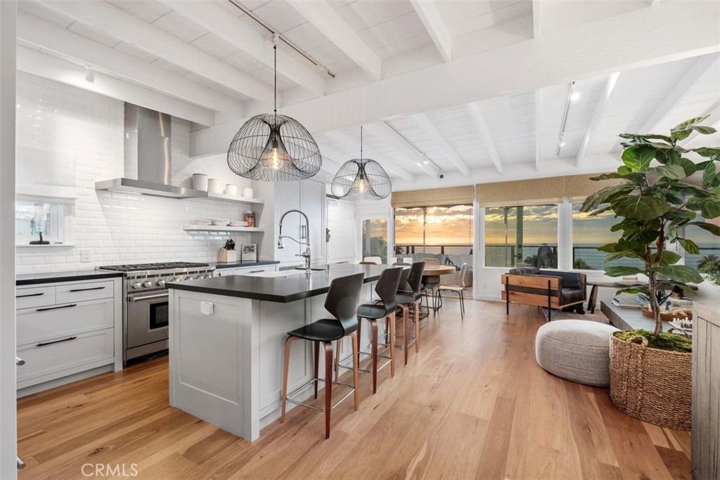 Photo of 31962 Sunset Ave, Laguna Beach, CA 92651 (MLS # LG26059705)