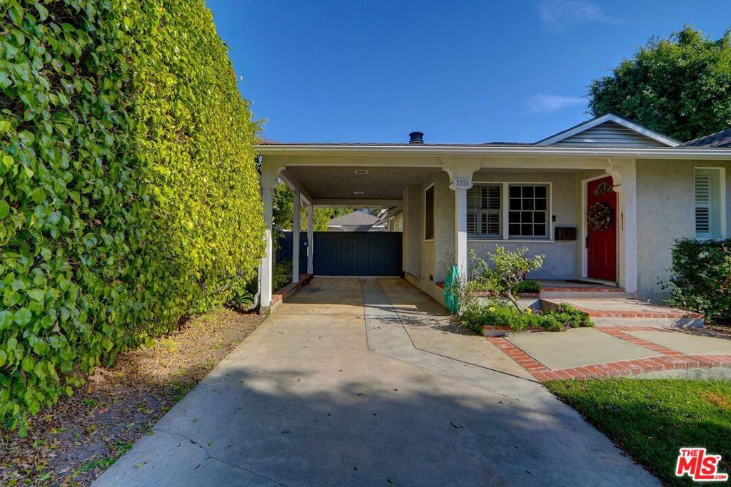 Photo of 2716 Veteran Avenue, Los Angeles, CA 90064 (MLS # 25627051)