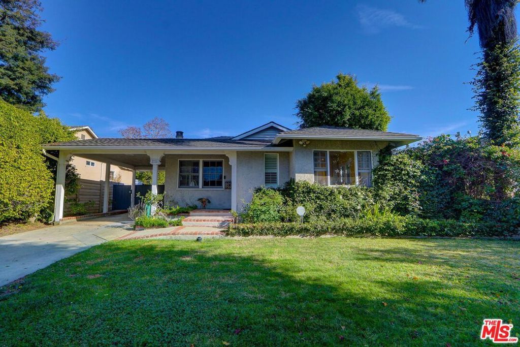 Photo of 2716 Veteran Avenue, Los Angeles, CA 90064 (MLS # 25627051)