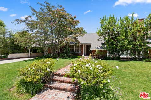 Photo of 16011 Meadowcrest Road, Los Angeles, CA 91403 (MLS # 26863255)