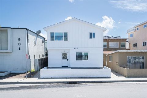 Photo of 905 W Balboa Blvd, Newport Beach, CA 92661 (MLS # NP26047761)