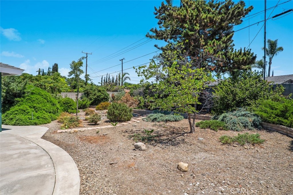 2233 E Everett Place