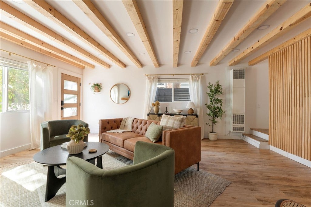 325 E Barker