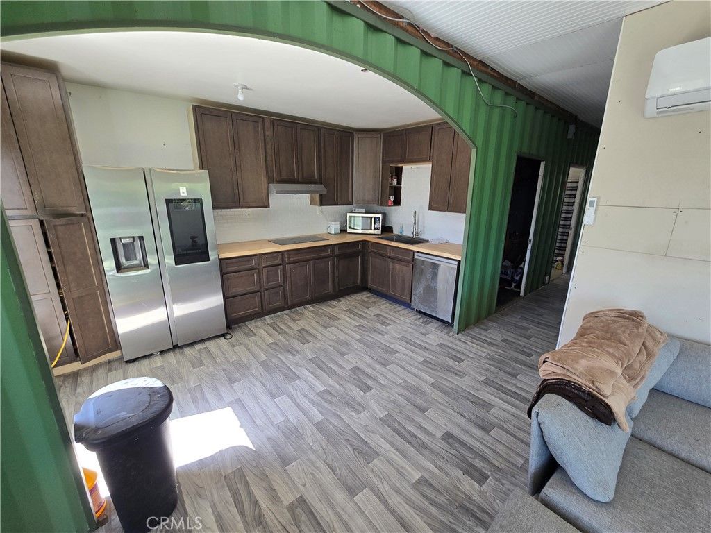 listing image 130723674607250888559