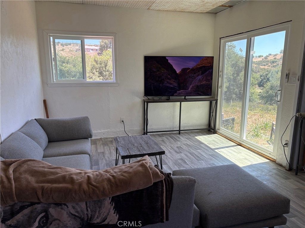 listing image 130728516623403982316