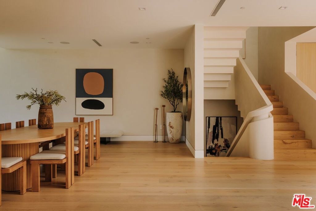 Photo of 260 S Canyon View Drive, Los Angeles, CA 90049 (MLS # 25630621)