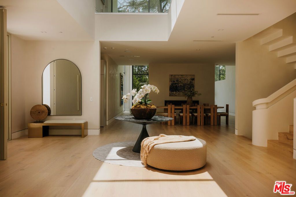 Photo of 260 S Canyon View Drive, Los Angeles, CA 90049 (MLS # 25630621)