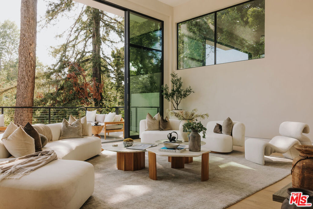 260 S Canyon View Drive