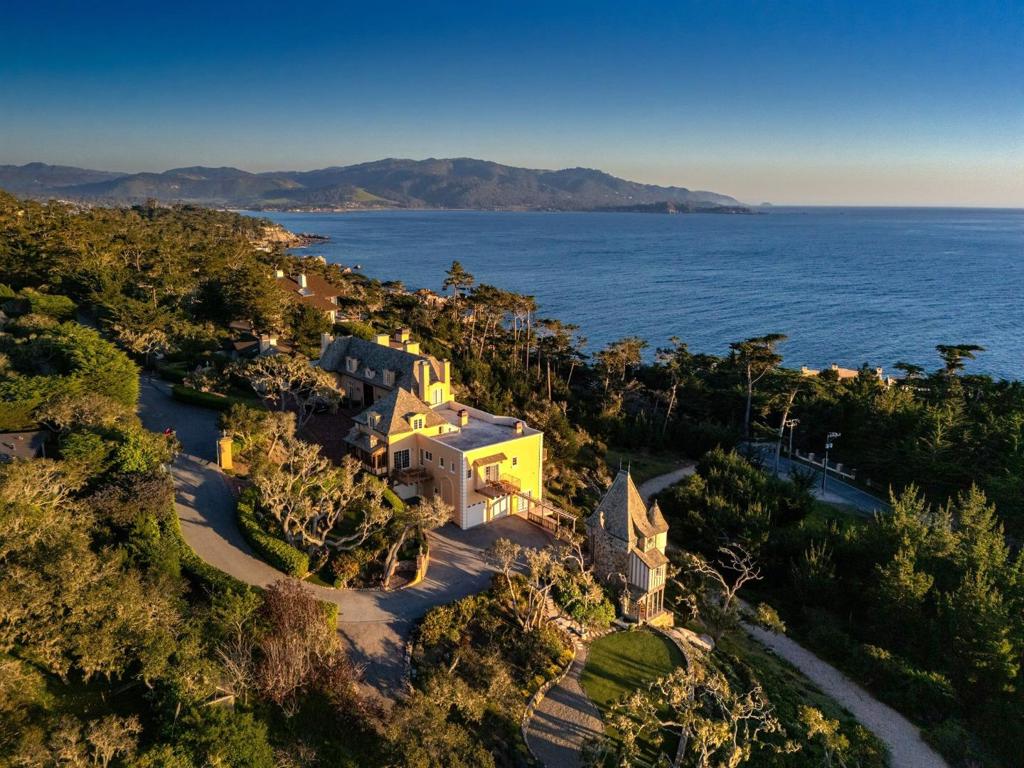 3205 Ballantrae Lane