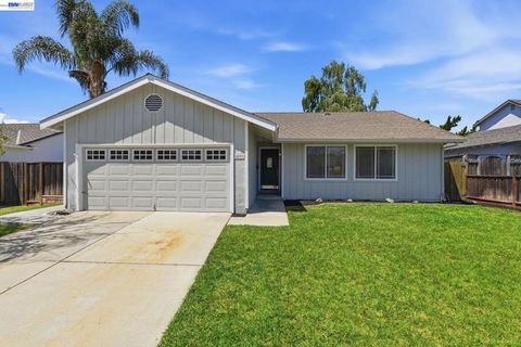 Photo of 6093 Blacklock Ct CT, San Jose, CA 95123 (MLS # 41134195)