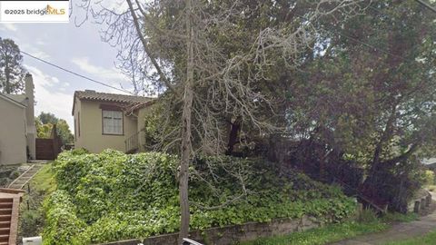 Photo of 1018 Glendora Ave Ave, Oakland, CA 94602 (MLS # 41118822)