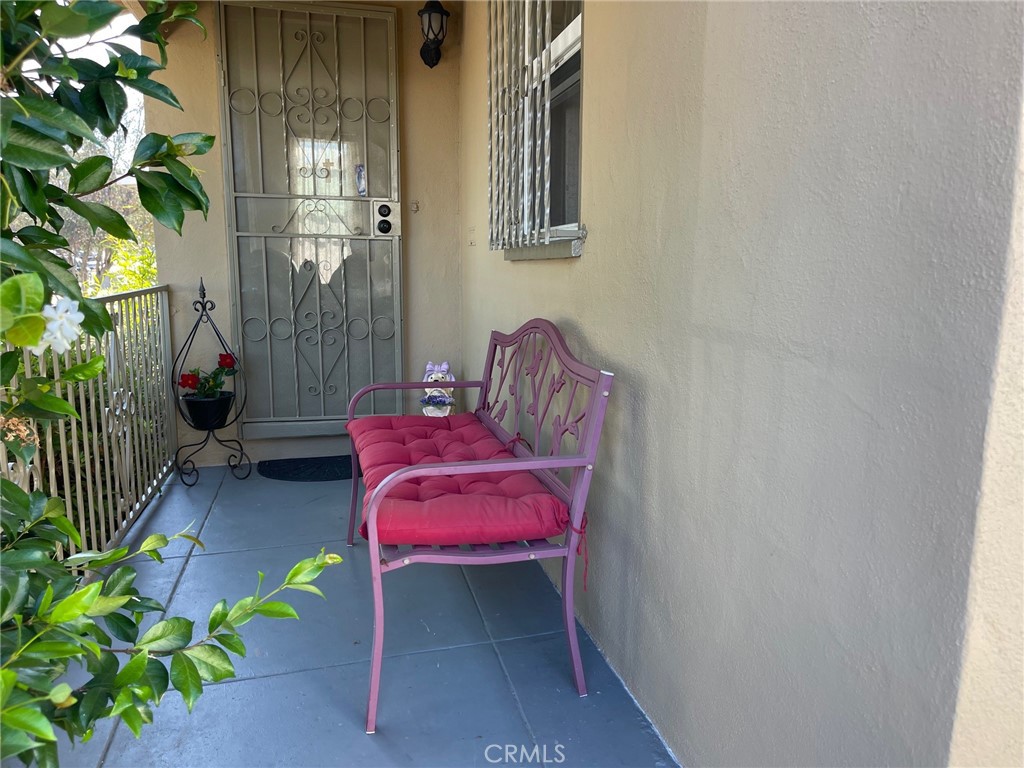 523 W Florence Avenue