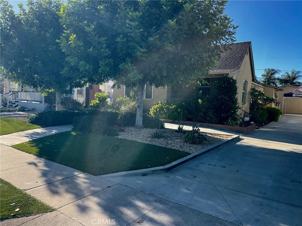 523 W Florence Avenue