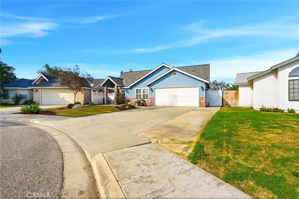 Photo of 5028 W Hillsdale Ave, Visalia, CA 93291 (MLS # PI26025844)