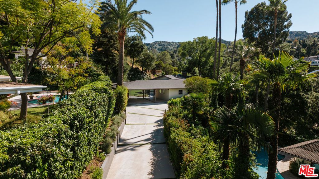 Photo of 16666 Oldham Street, Encino, CA 91436 (MLS # 26672909)