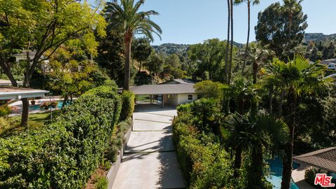 Photo of 16666 Oldham Street, Encino, CA 91436 (MLS # 26672909)