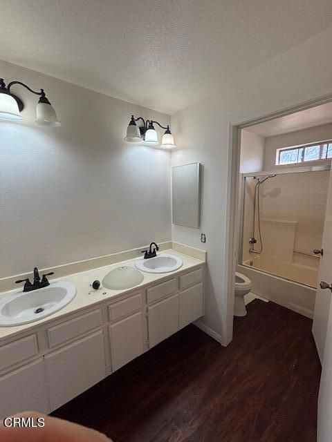 Tiny photo for 2041 Blackberry Circle, Oxnard, CA 93036 (MLS # V1-33132)