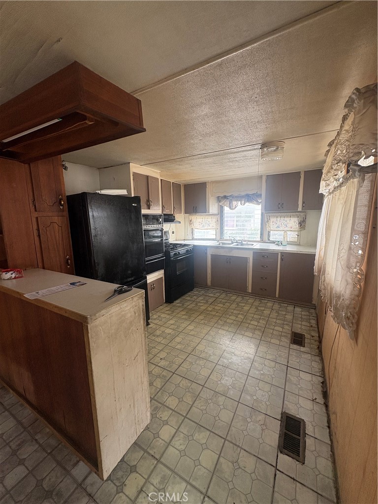 2260 W Rialto Ave #6