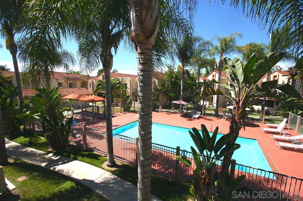 10895 Camino Ruiz 72