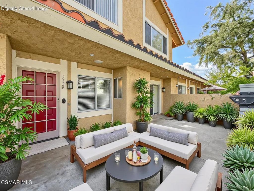 1752 E Avenida De Las Flores