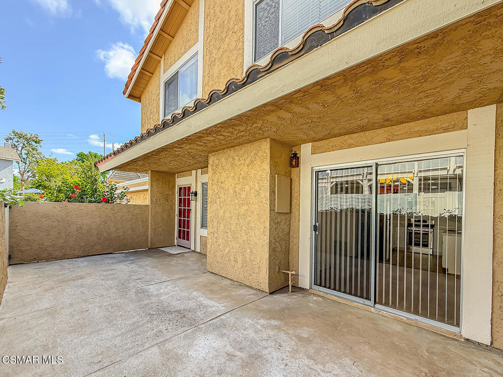 1752 E Avenida De Las Flores