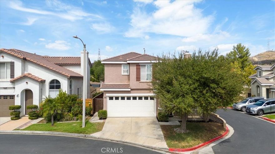 Lowest price in the neighborhood!!! Close to shopping, restaurants and freeways. CORNER LOT, ONE NEIGHBOR, and MOVE IN READY. Enter to an OPEN FLOOR PLAN with a FORMAL DINING AREA , SOARING HIGH CEILINGS and HARDWOOD FLOORING throughout the downstairs. The living room is OPEN TO THE KITCHEN with TONS OF LIGHT and a COZY GAS FIREPLACE. Your kitchen has GRANITE COUNTERS, Breakfast bar, and a HUGE PANTRY.  UPSTAIRS you have a massive primary bedroom with on-suite bath, WALK IN CLOSET and TONS OF STORAGE, TWO LARGE BEDROOMS and UPSTAIRS LAUNDRY YIPPEE!!!. Don't miss the BONUS AREA...perfect for a HOME OFFICE. The backyard is perfect for gatherings. You also have DIRECT ACCESS to the home from the two cararage.