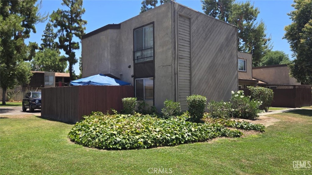 Great investment opportunity or starter home in Southwest Bakersfield. This corner lot Condo has been well taken care of and offers a new roof and its own laundry room. It's close to shopping, schools, and everything you need, making daily life super convenient. There is also a community pool for those hot summer days.
