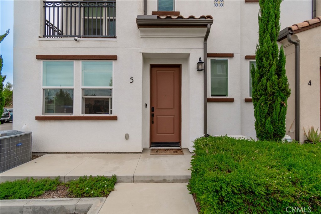 271 N Magnolia Avenue 5