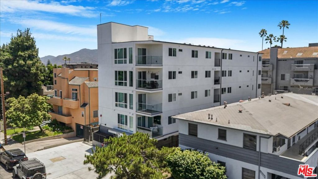 10918 Camarillo Street