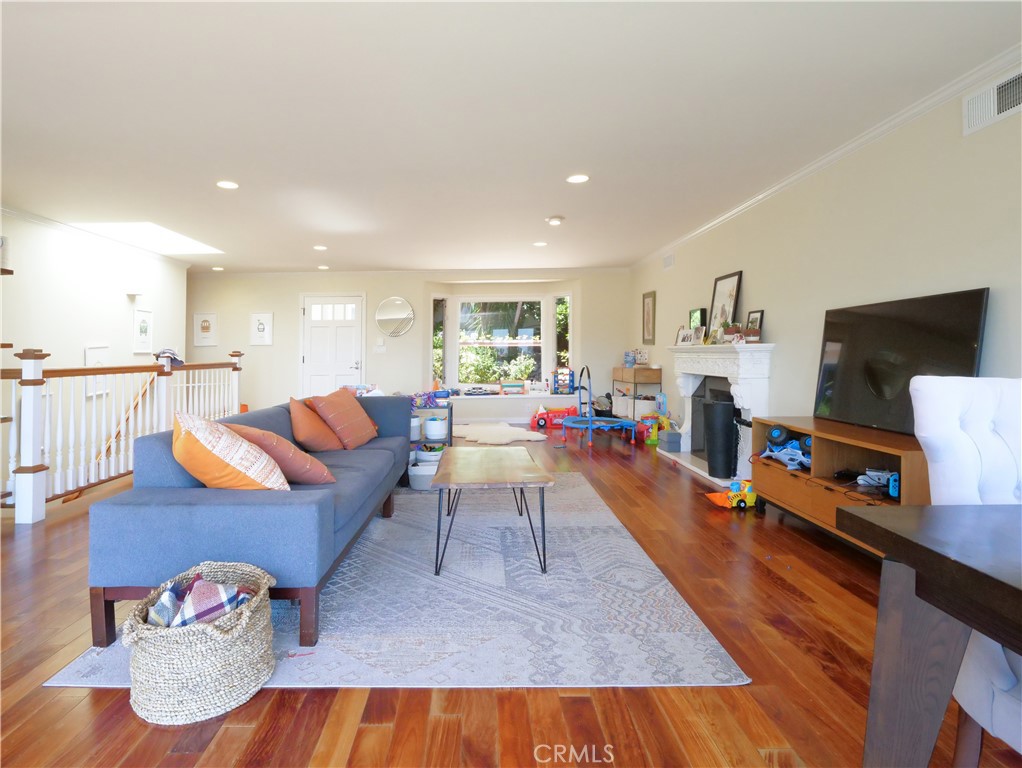 345 Palos Verdes Drive W