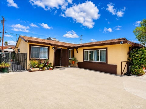 Photo of 1620 Church St, Barstow, CA 92311 (MLS # CV25282127)