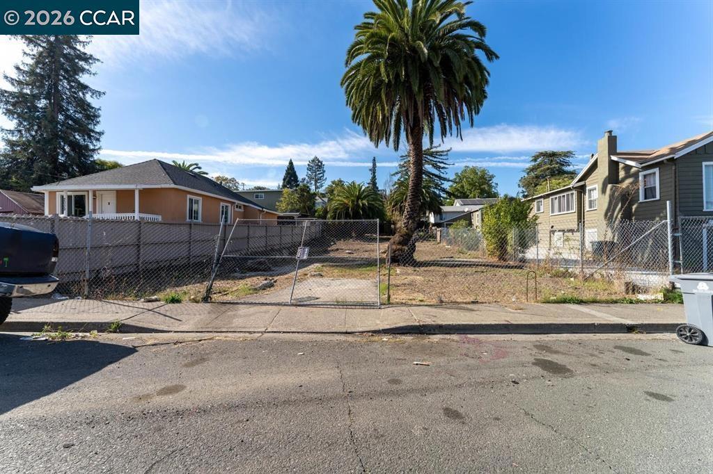 2011 Sacramento St