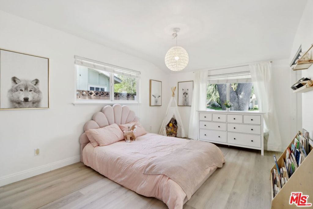 listing image 130727521047379657876