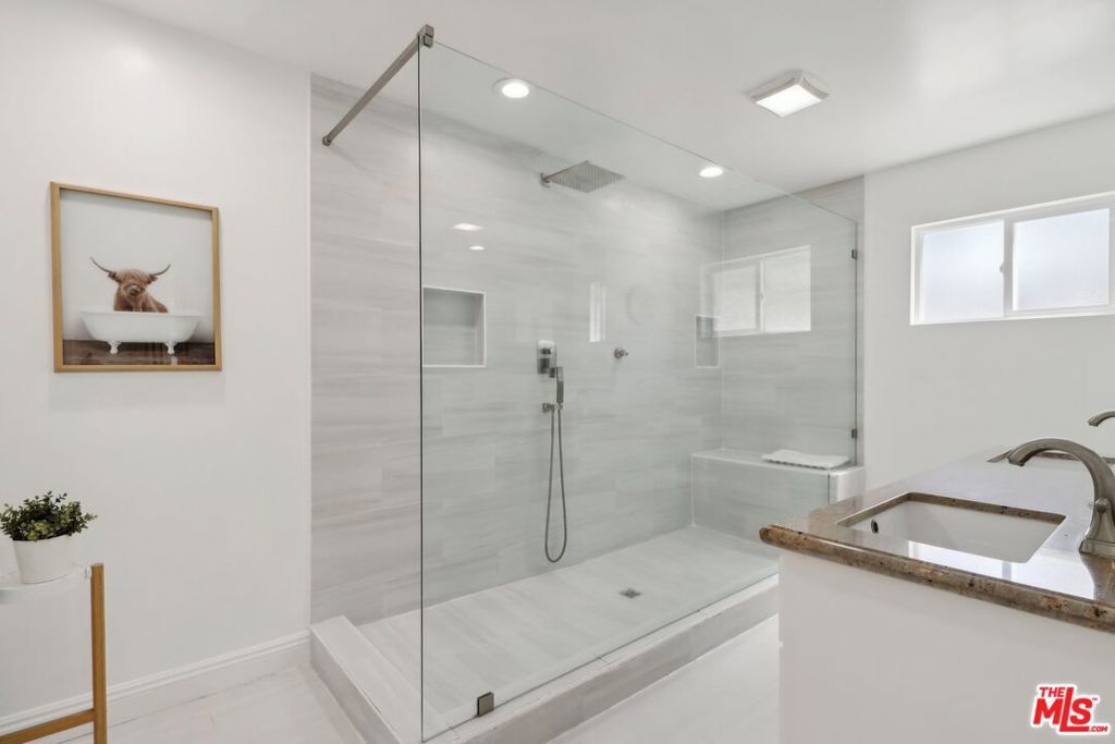 listing image 130725801671405836696