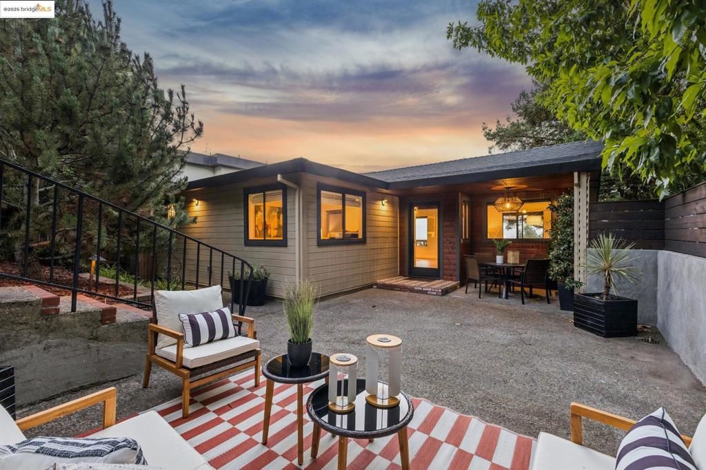 Photo of 17032 Broadway Ter, Oakland, CA 94611 (MLS # 41114573)