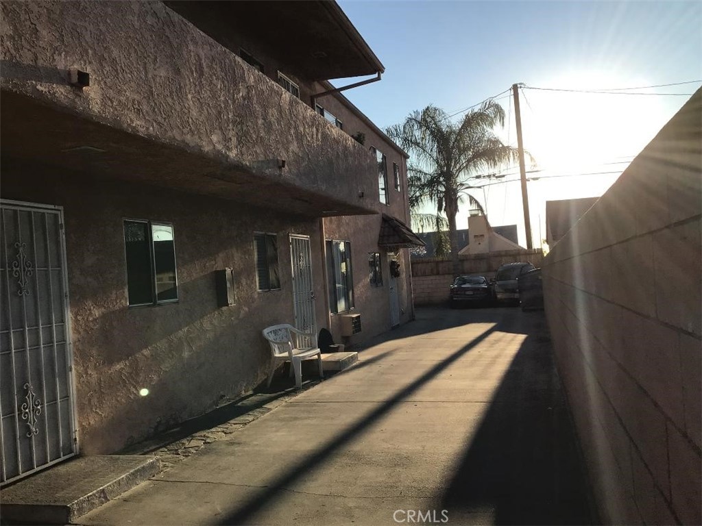 Properties 1 1000 Glenoaks Boulevard