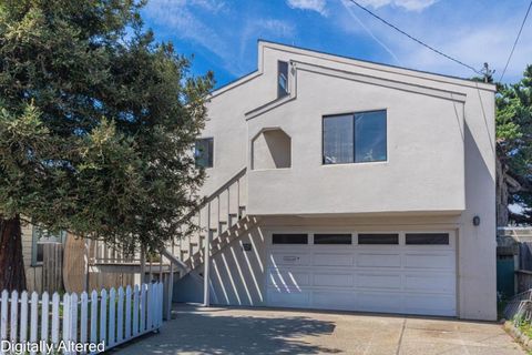 Photo of 33 Portola Avenue, Monterey, CA 93940 (MLS # ML82042555)