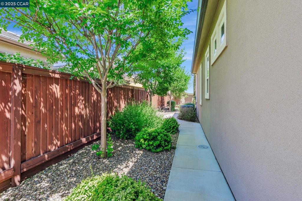 TRILOGY VINEYARDS - Residential