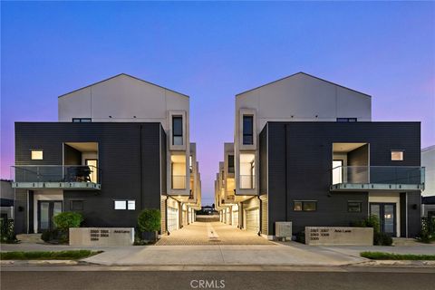 Photo of 3306 Aria Lane, Los Angeles, CA 90034 (MLS # WS25182070) Photo of 3306 Aria Lane, Los Angeles, CA 90034 (MLS # WS25182070)
