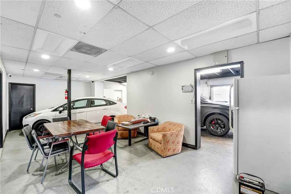 6955 Reseda Boulevard