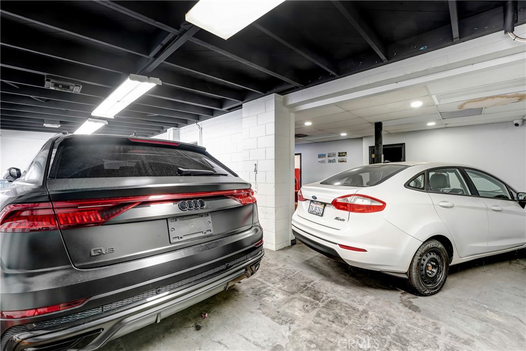 6955 Reseda Boulevard