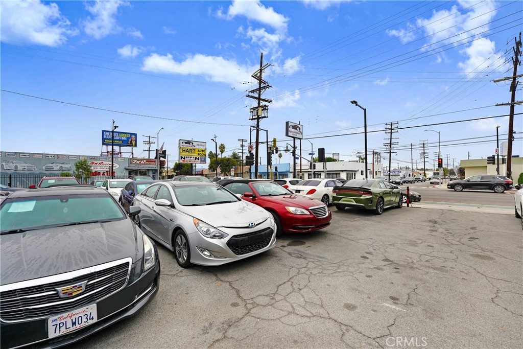 6955 Reseda Boulevard