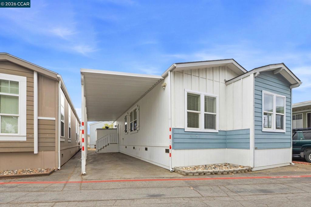 3015 E Bayshore Rd